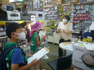 ブレーメン通りエコ調査 インタビューのようす